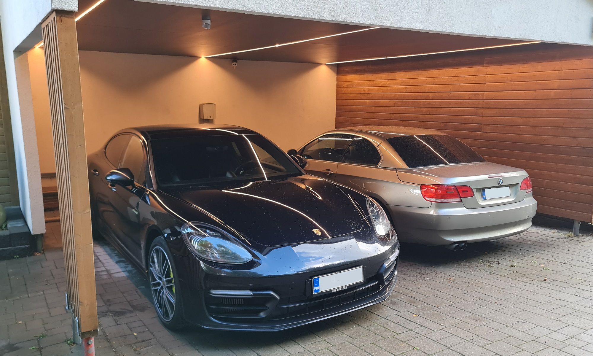 Led-lister på carporttaket med smart belysning för att tända lamporna